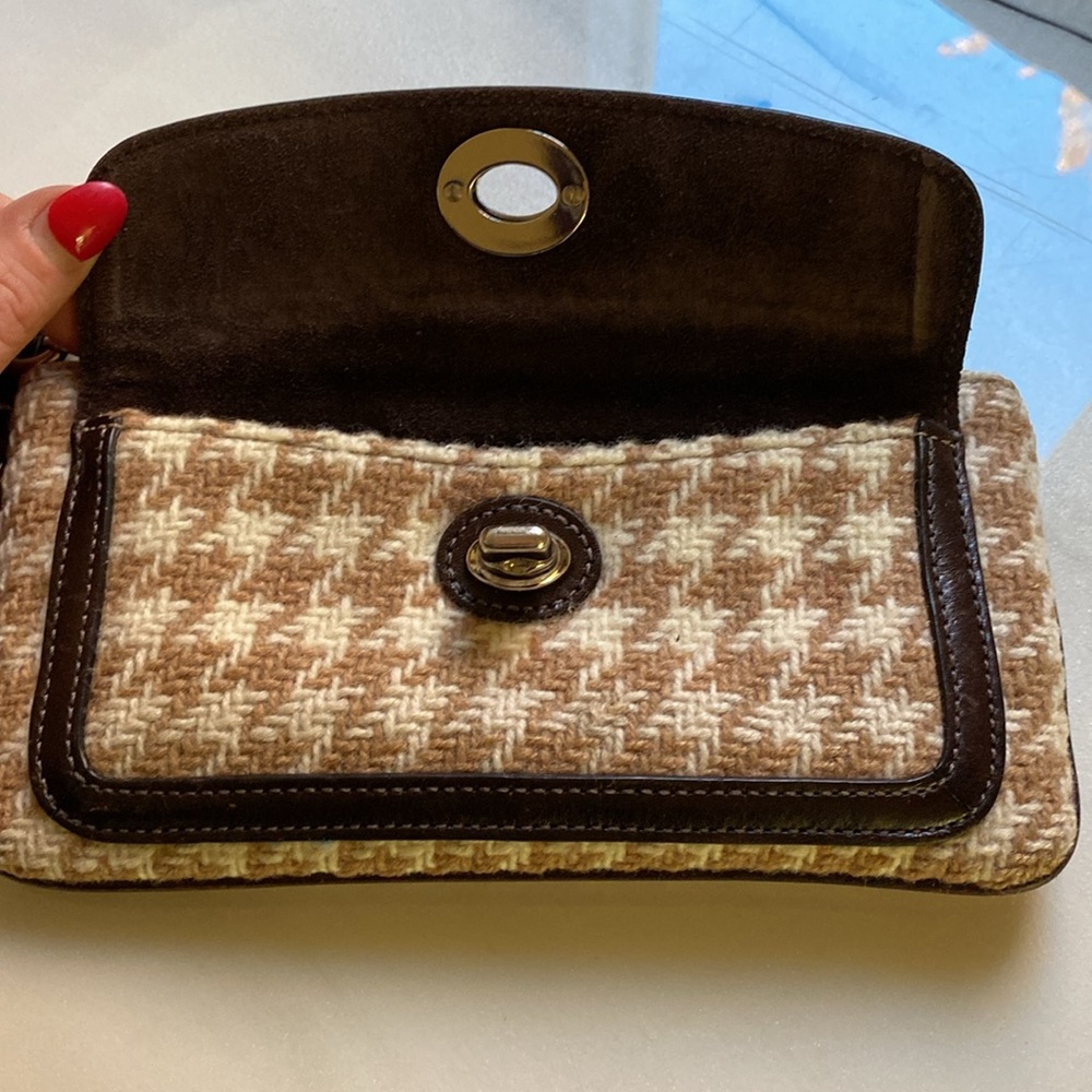 Coach suede and wool woven brown wristlet turn lock w/hangtag and tassel - Picture 6 of 17